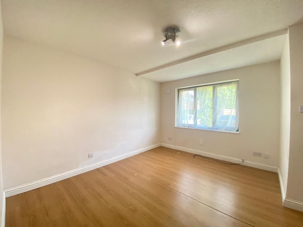 Property photo 3 of 6 Gallery