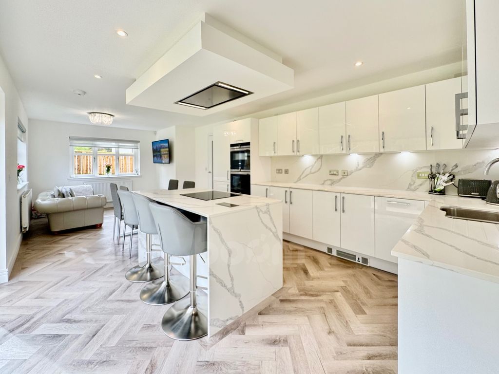 Property photo 2 of 35 Cairnmaith, Erskine Dining Kitchen