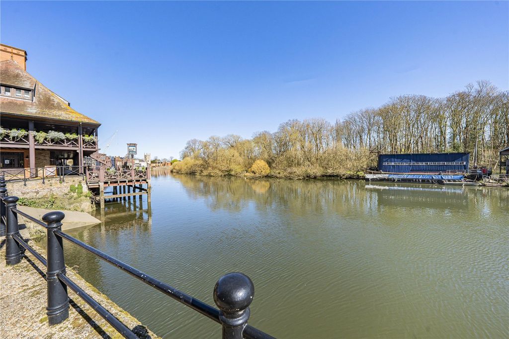 Property photo 3 of 12 Picture 3