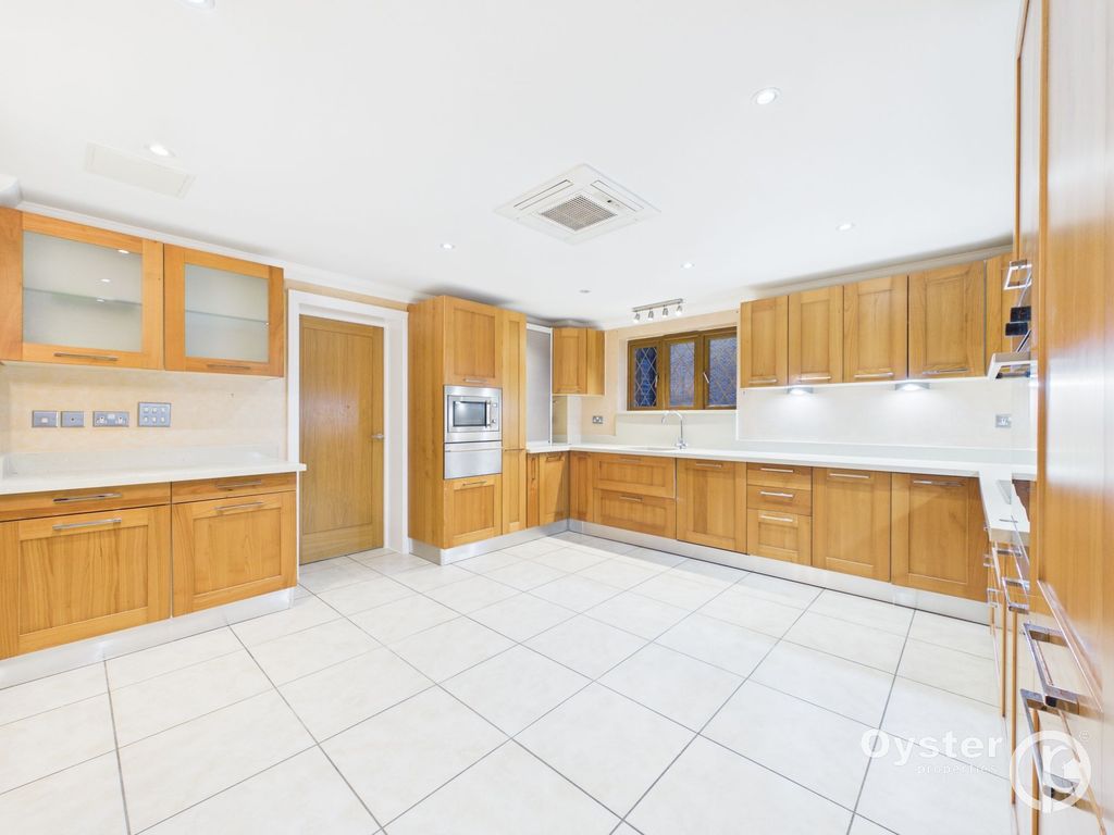 Property photo 2 of 25