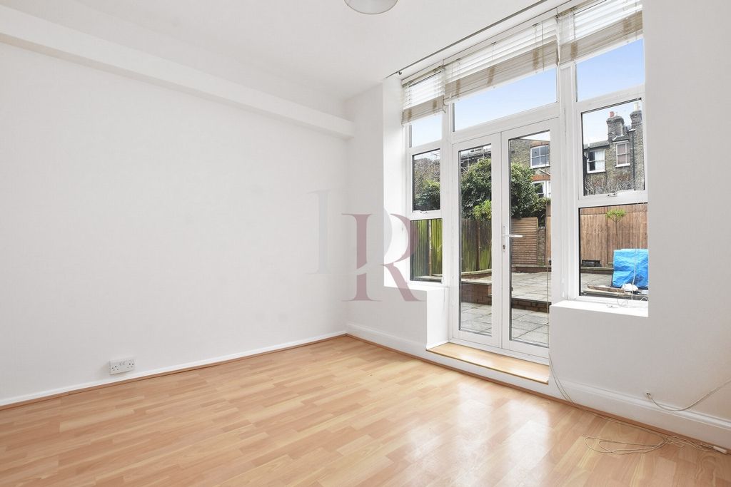 Property photo 2 of 8 Bedroom