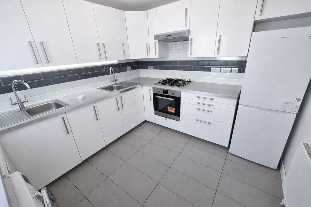Property photo 2 of 16 Kitchen