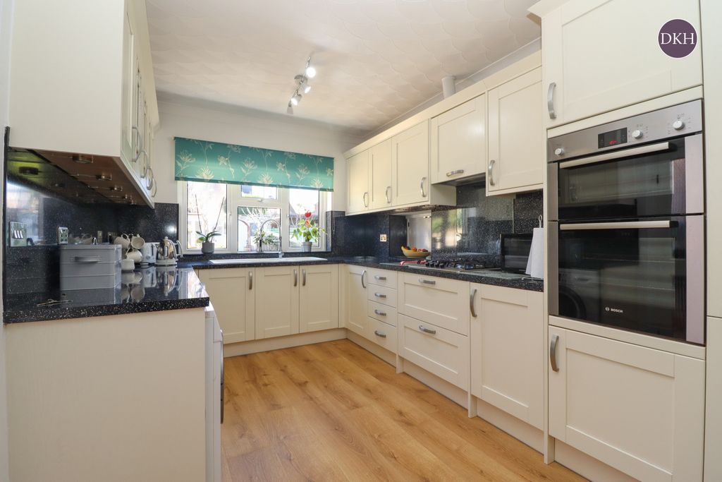 Property photo 2 of 19 Picture No. 49