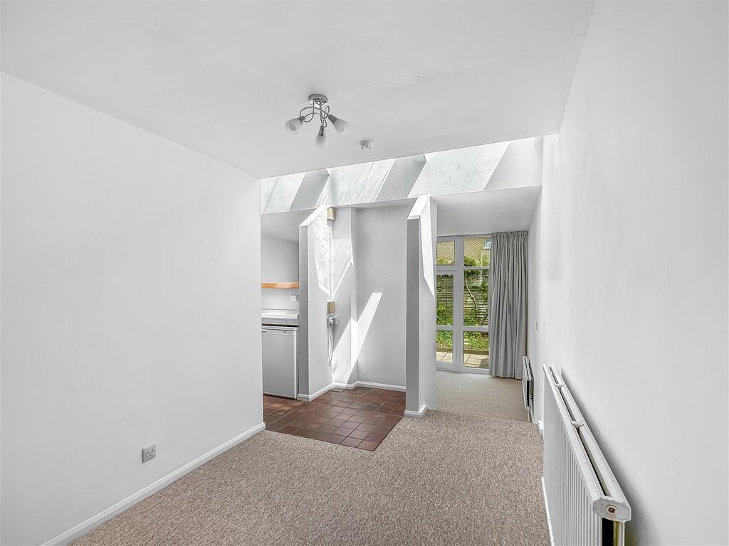 Property photo 3 of 10 Hallway