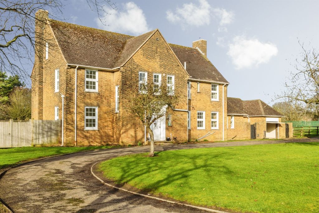 Property photo 2 of 26