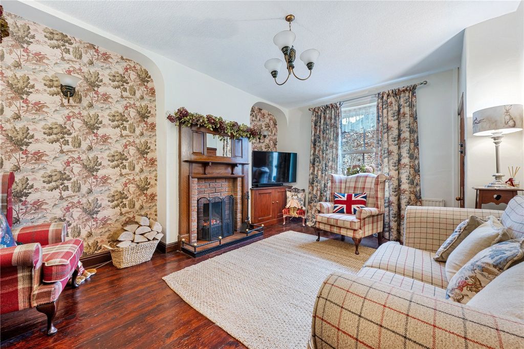 Property photo 3 of 30 Living Room