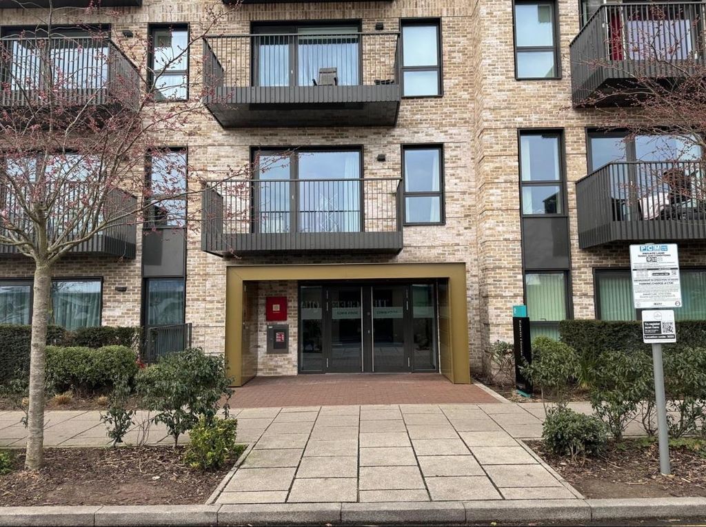 Property photo 2 of 9 Edwin House 9.Jpg