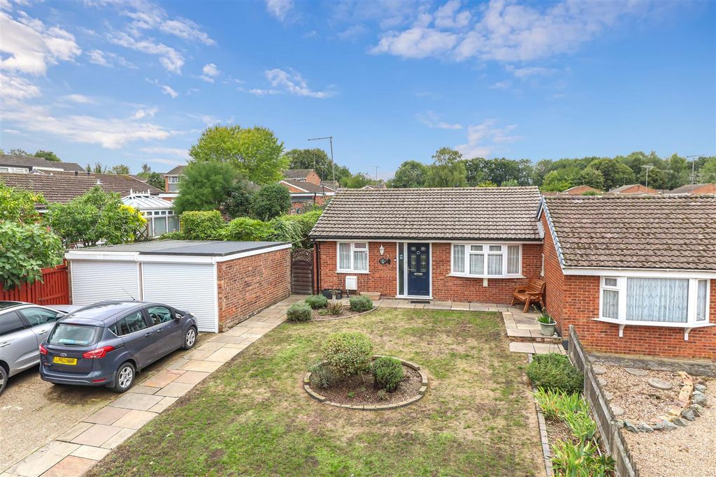 Property photo 1 of 13 Searsandco - 21 Bramfield Place (18).Jpg
