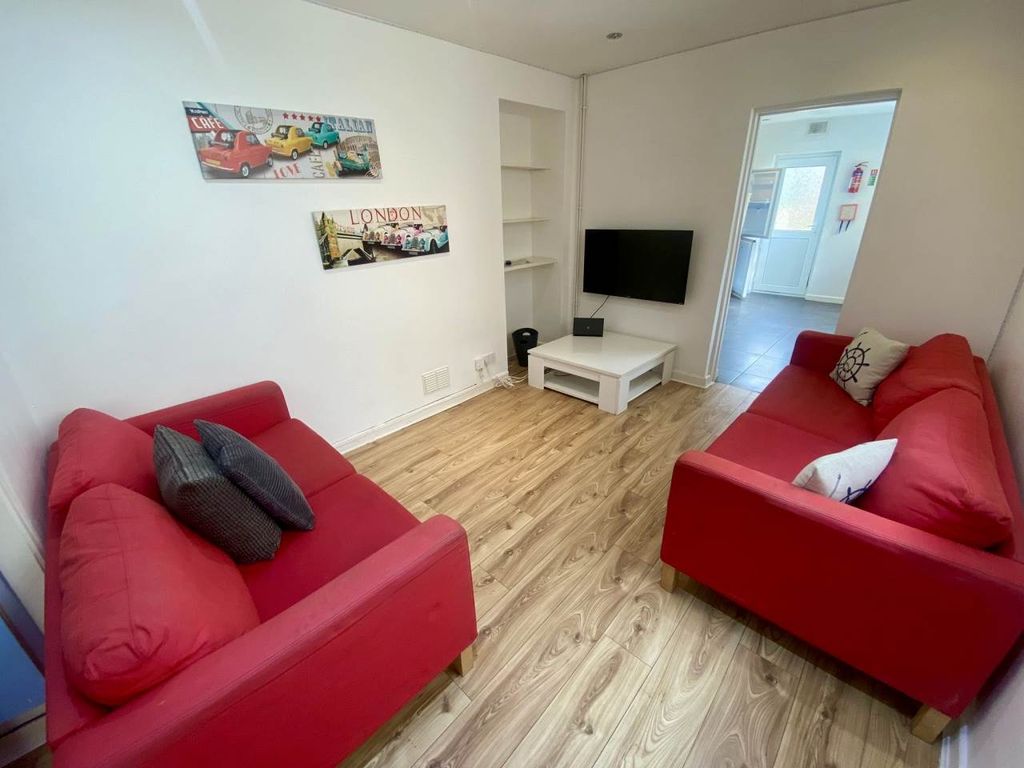 Property photo 3 of 18 4F7Be1Ca-E4d0-41A8-846E-9ce42Be77458