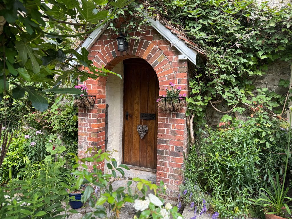 Property photo 2 of 26