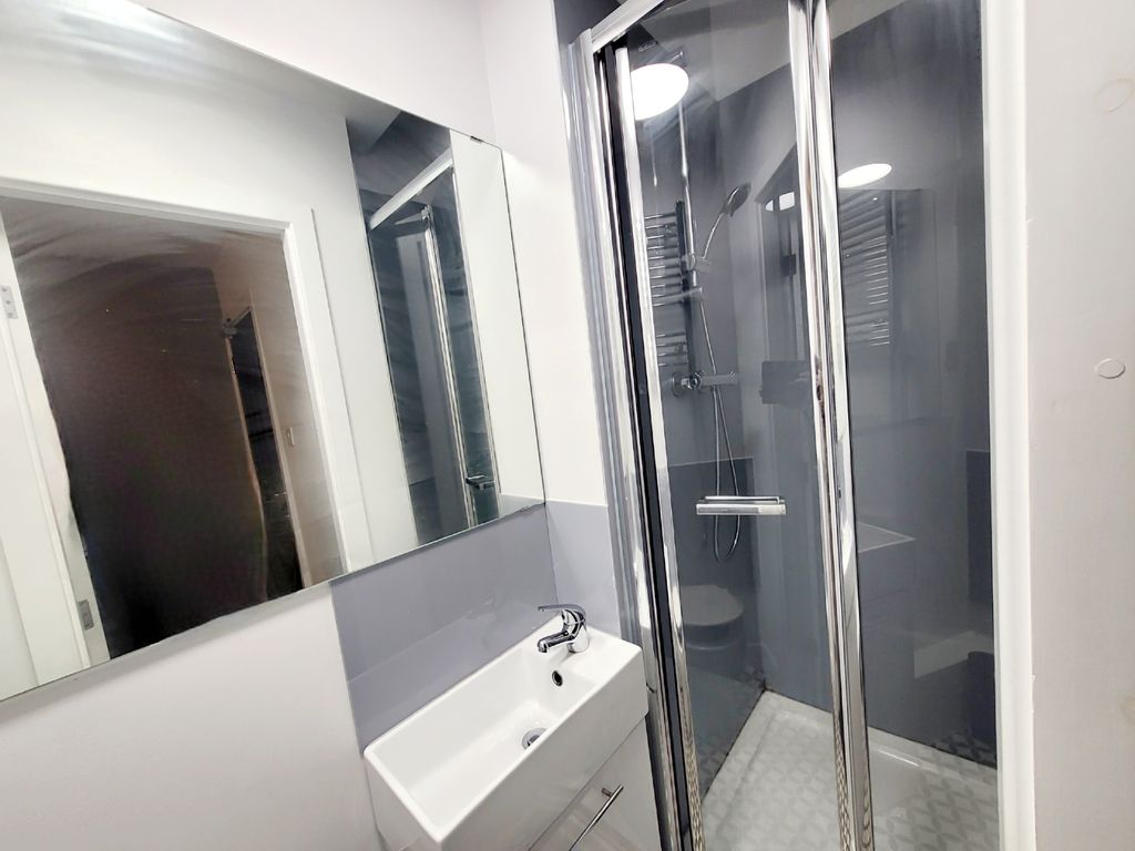 Property photo 3 of 5 Ensuite