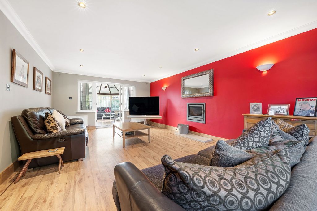 Property photo 3 of 23