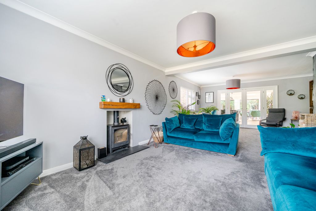 Property photo 3 of 14 Sitting Room