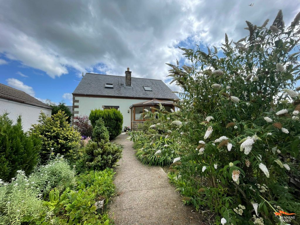 Property photo 3 of 34 Side Garden