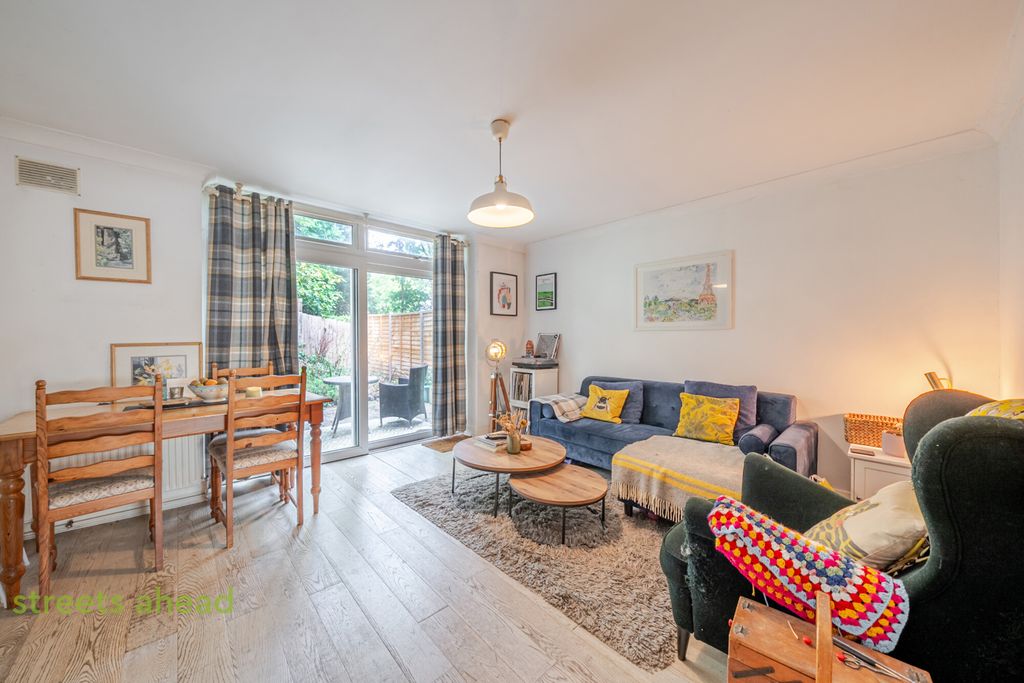Property photo 2 of 15 d5E7B333-85B1-4Ac...