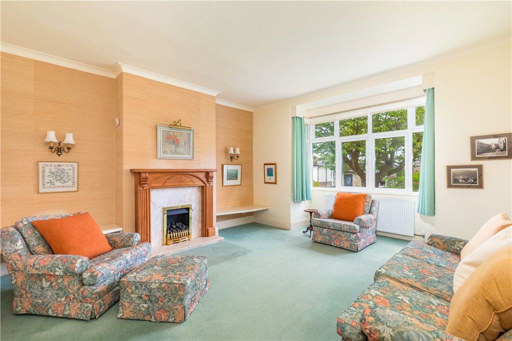 Property photo 2 of 14 Sitting Room