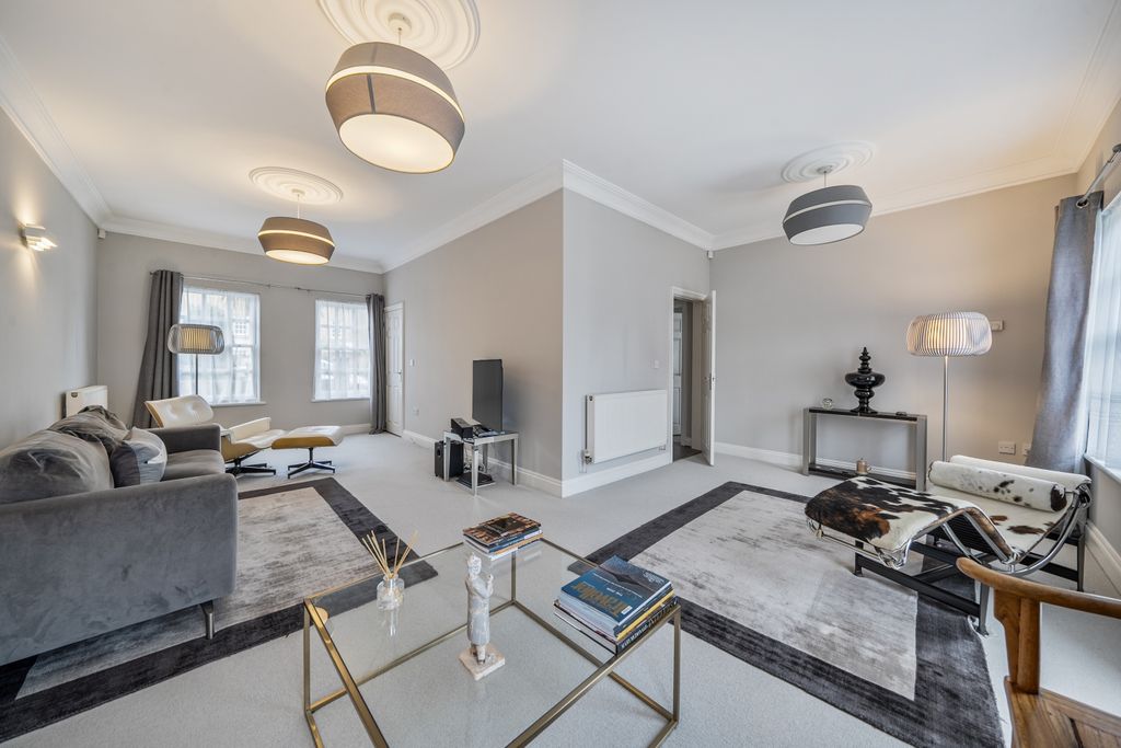 Property photo 2 of 26 1401953-42-6989d74Fe893c