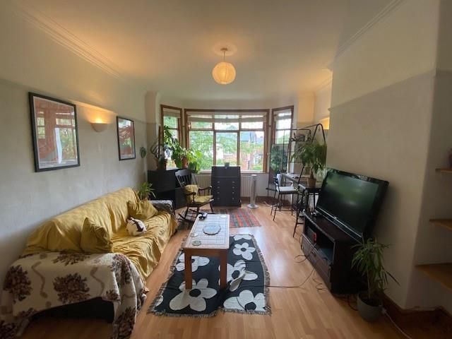 Property photo 3 of 18 Lounge