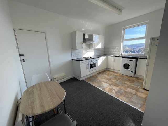 Property photo 1 of 10 Open-Plan Living!