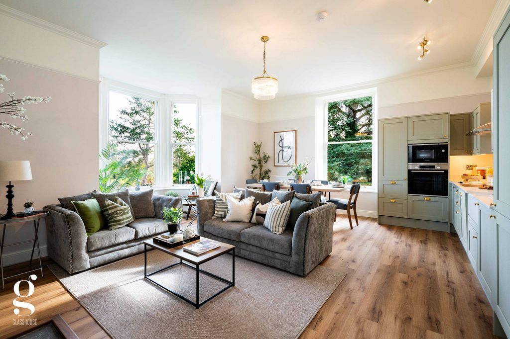 Property photo 2 of 28