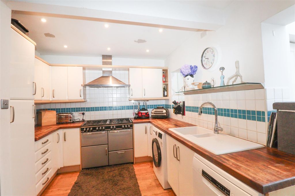 Property photo 2 of 16 Kitchen