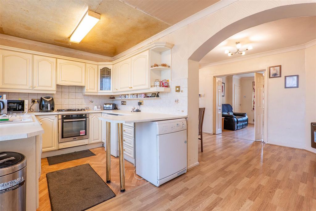 Property photo 3 of 22 Kitchen