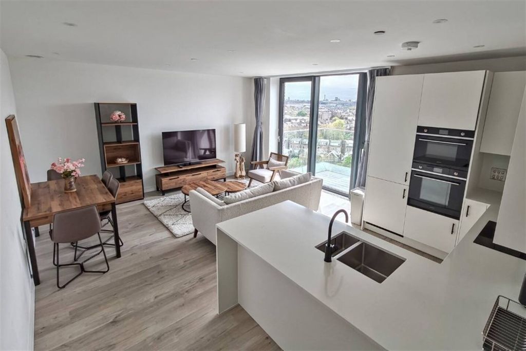 Property photo 1 of 18 (Main)