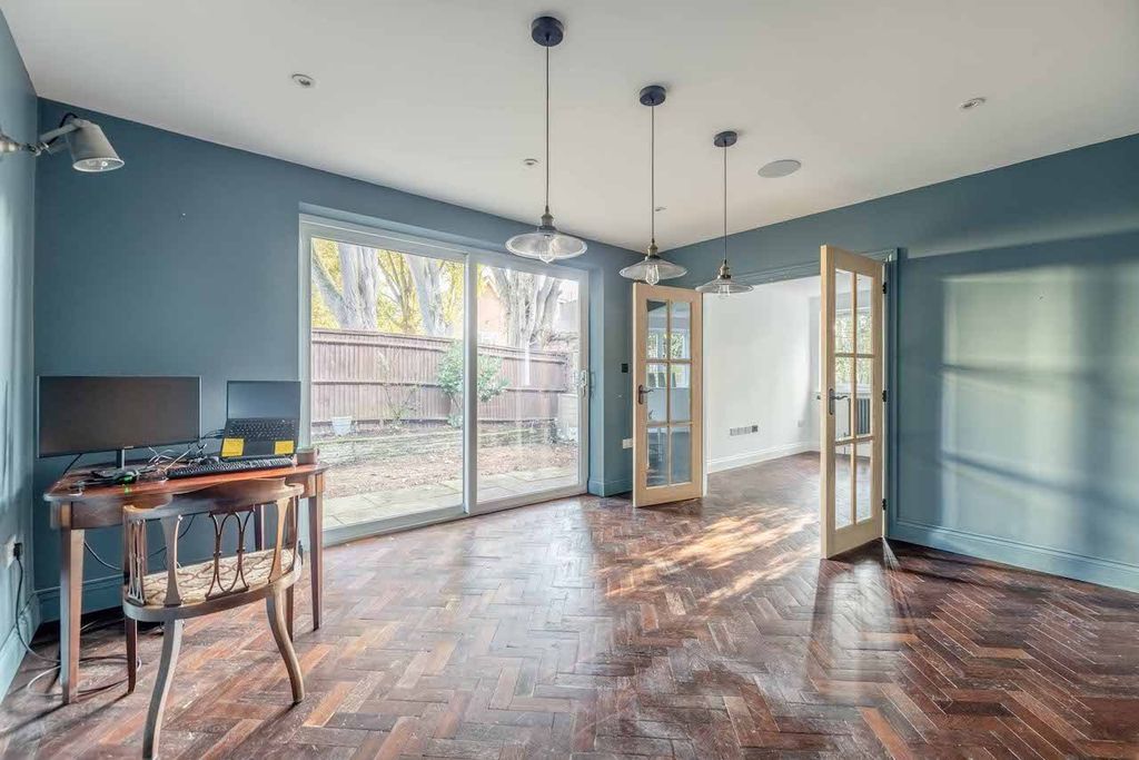 Property photo 3 of 20