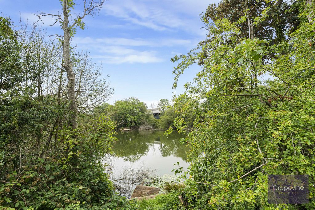 Property photo 2 of 33