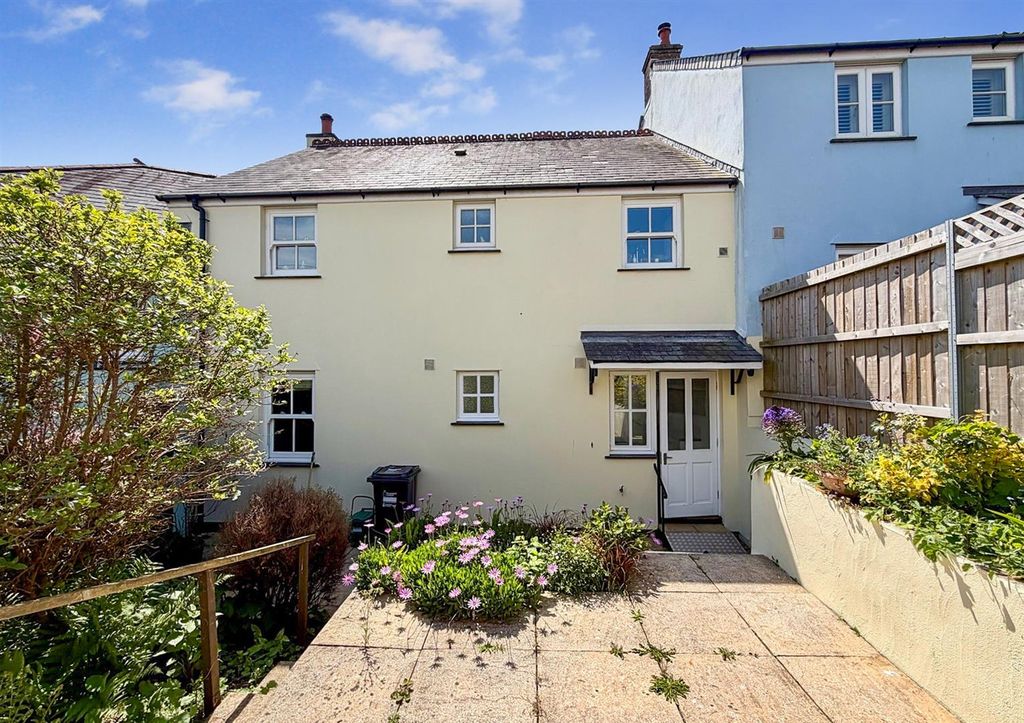Property photo 2 of 12
