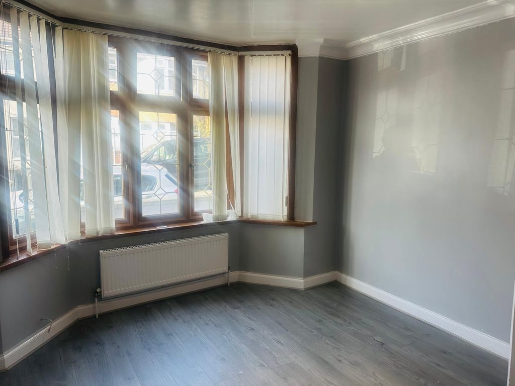 Property photo 3 of 27