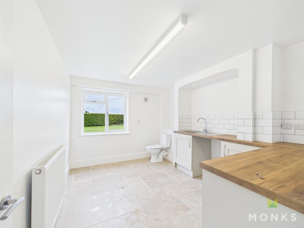 Property photo 3 of 12 Cam01520G0-Pr0396-Still004.Jpg
