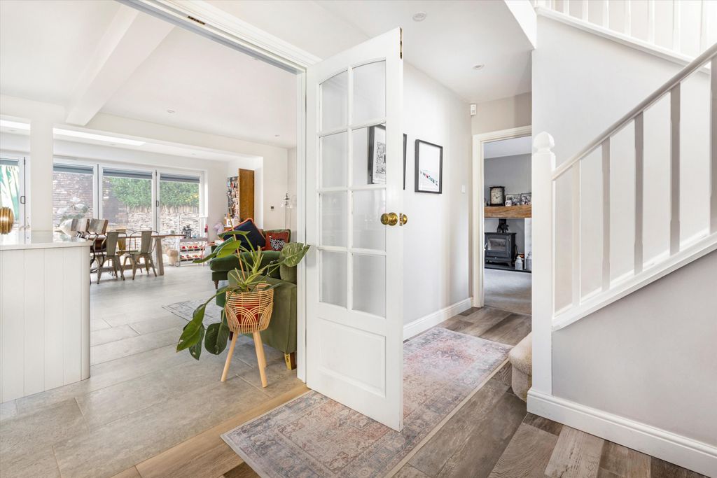 Property photo 2 of 28 Image