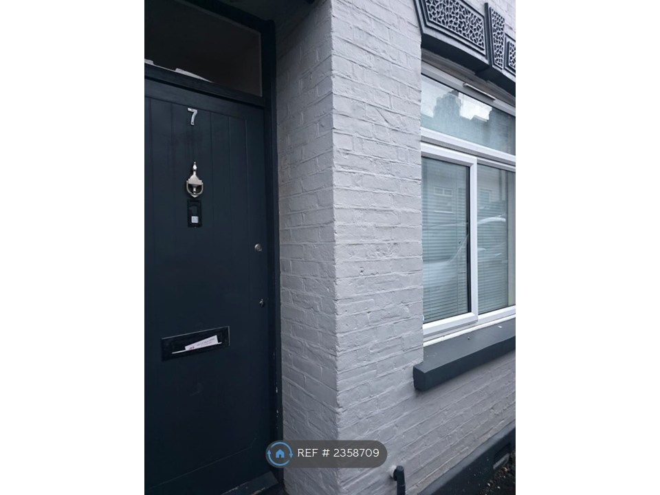 Property photo 1 of 12 Entrance