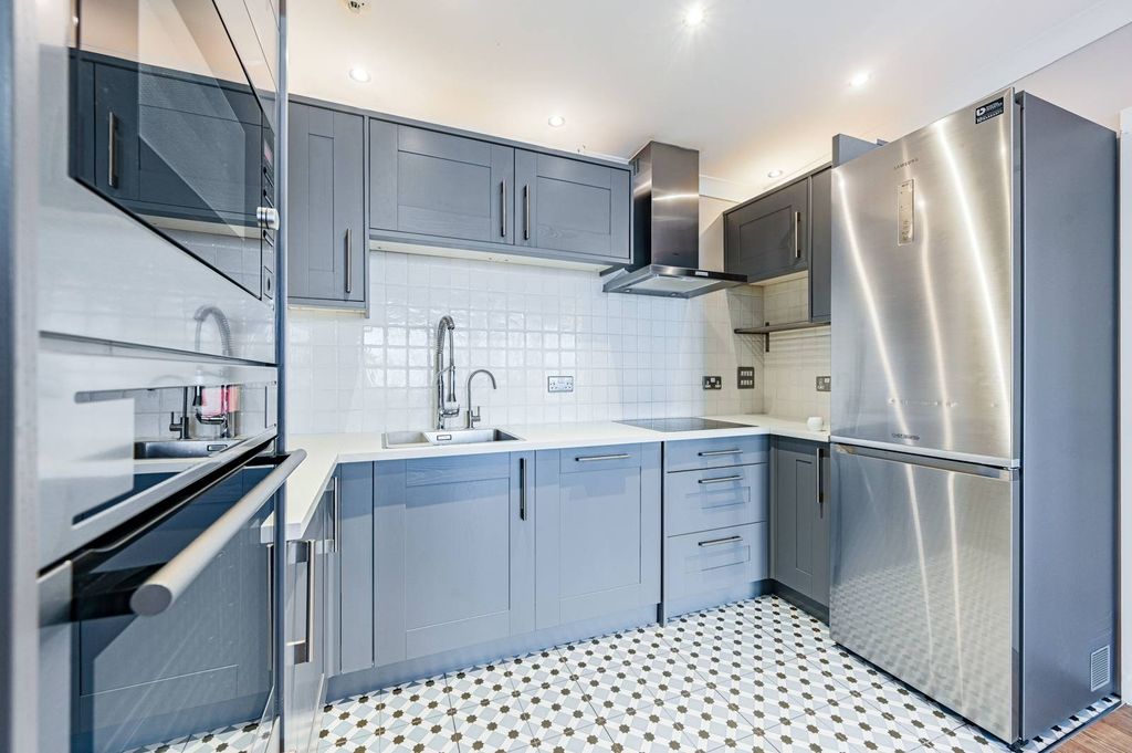 Property photo 2 of 19