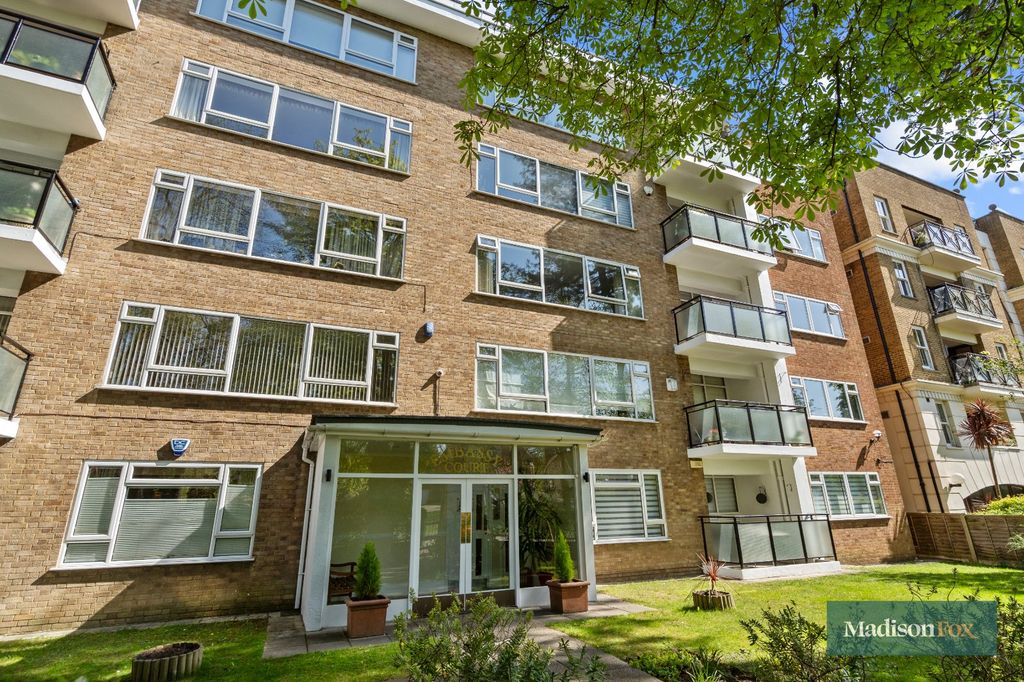 Property photo 1 of 27 Picture No. 24