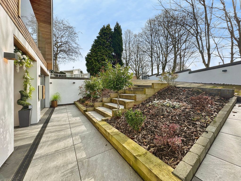 Property photo 3 of 69