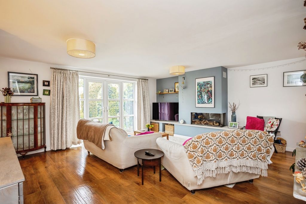 Property photo 3 of 23 Pbox-Img.Jpg