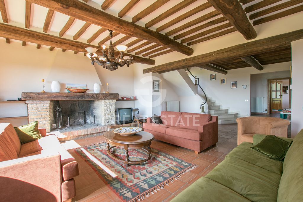 Property photo 1 of 18 Interiors