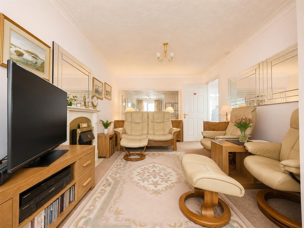 Property photo 2 of 13 14294c2E-d4ba-4A8F-A57F-57A1c9746516.Png