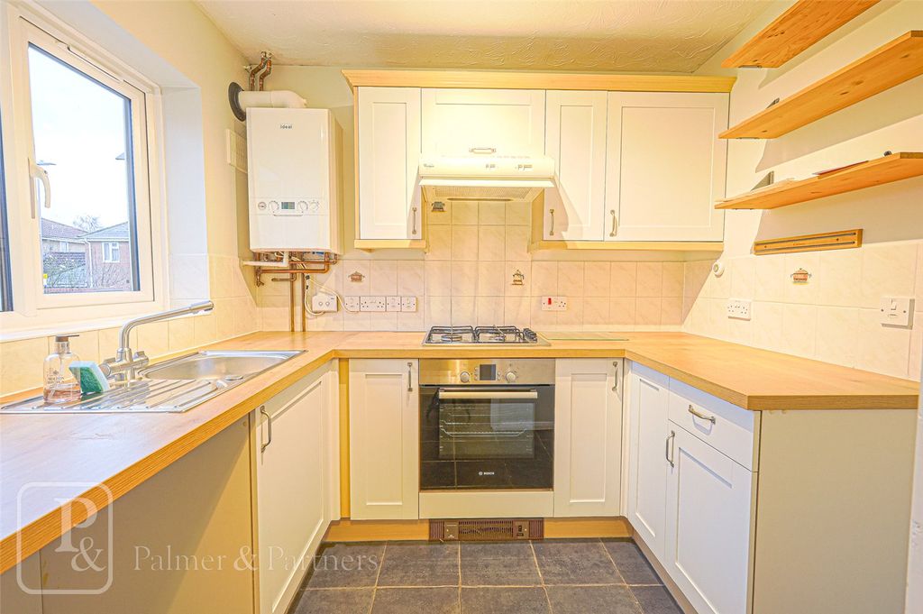 Property photo 3 of 7 Kitchen