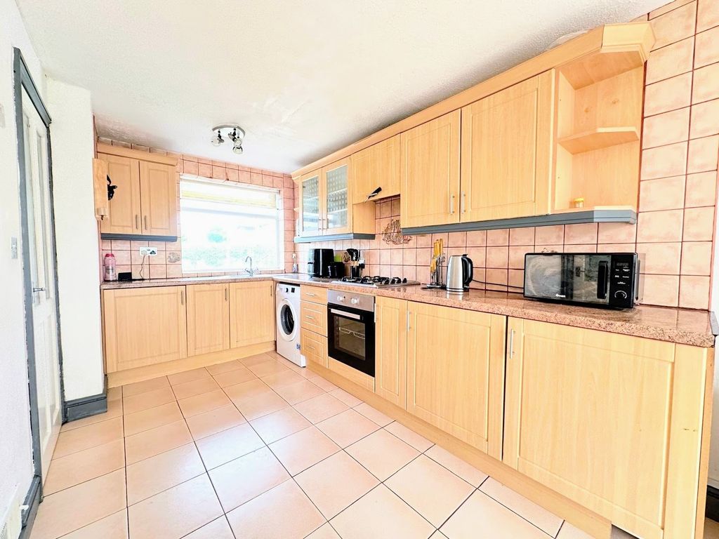 Property photo 2 of 12 Picture No. 25