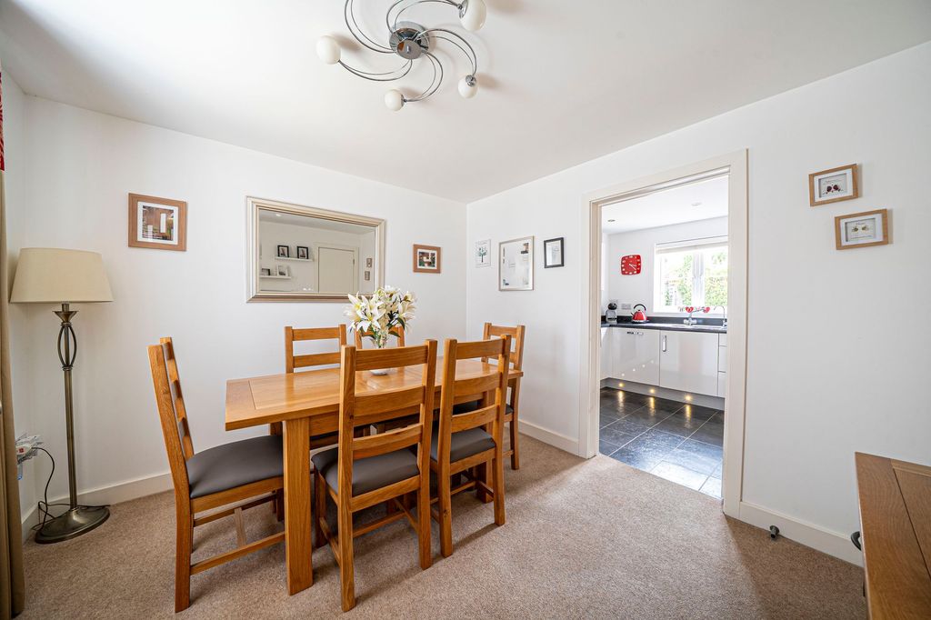 Property photo 3 of 20 Dining Room