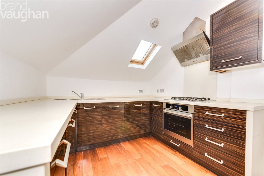 Property photo 2 of 8 Kitchen