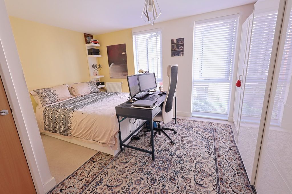 Property photo 3 of 11 4330463