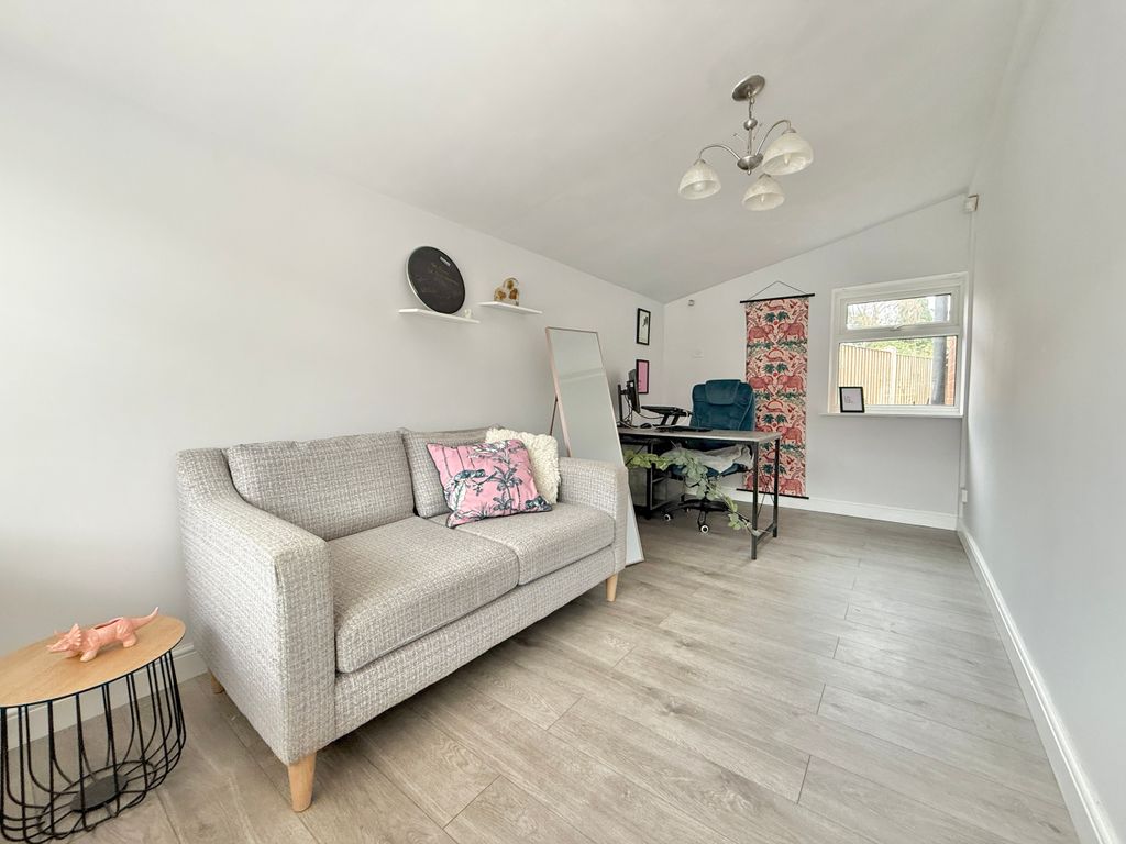 Property photo 3 of 16 Dining Room/Bedroom 3