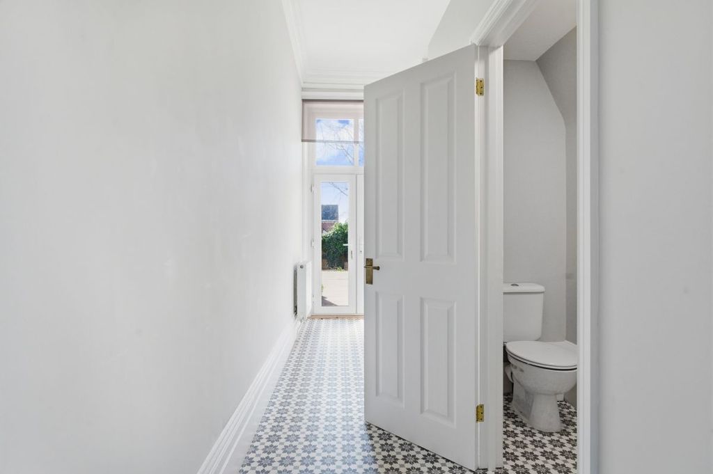 Property photo 3 of 28