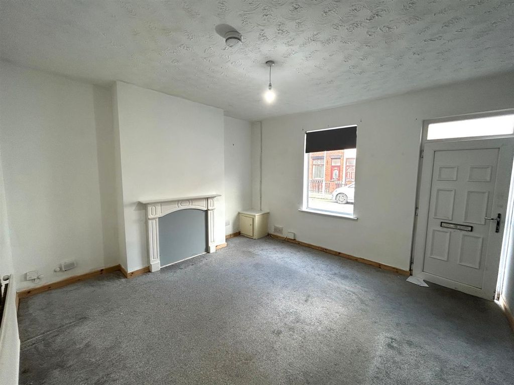 Property photo 2 of 6 Lounge.Jpg