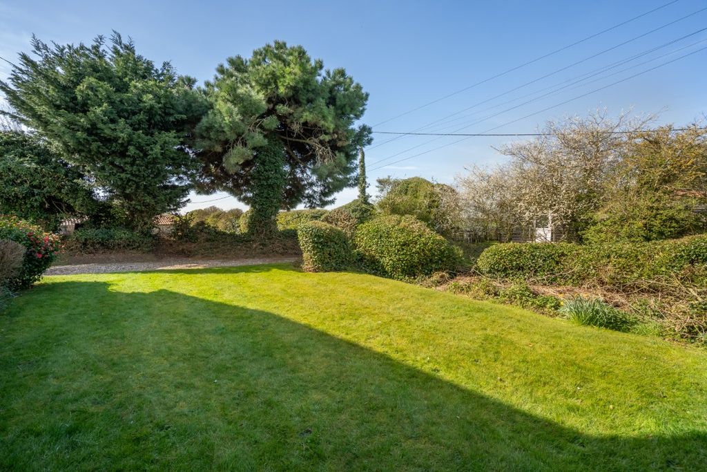 Property photo 2 of 25