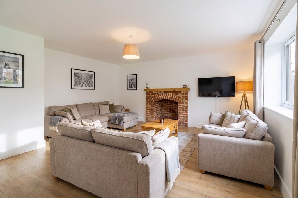 Property photo 3 of 14 5516883